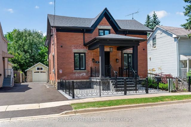 21 Elizabeth Street N, Brampton
