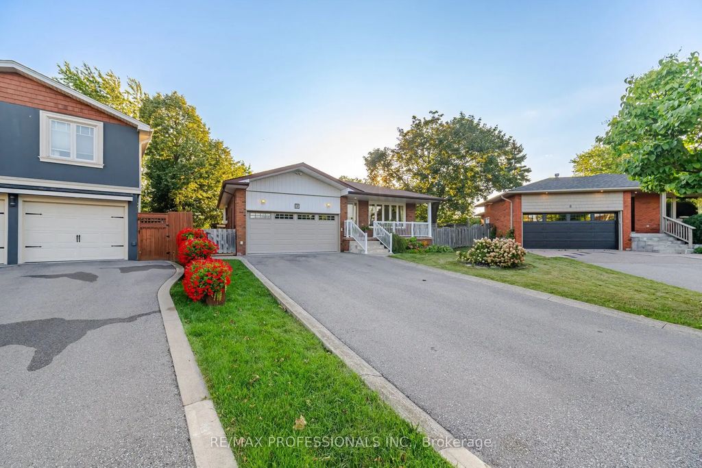10 Hopedale Court, Mississauga