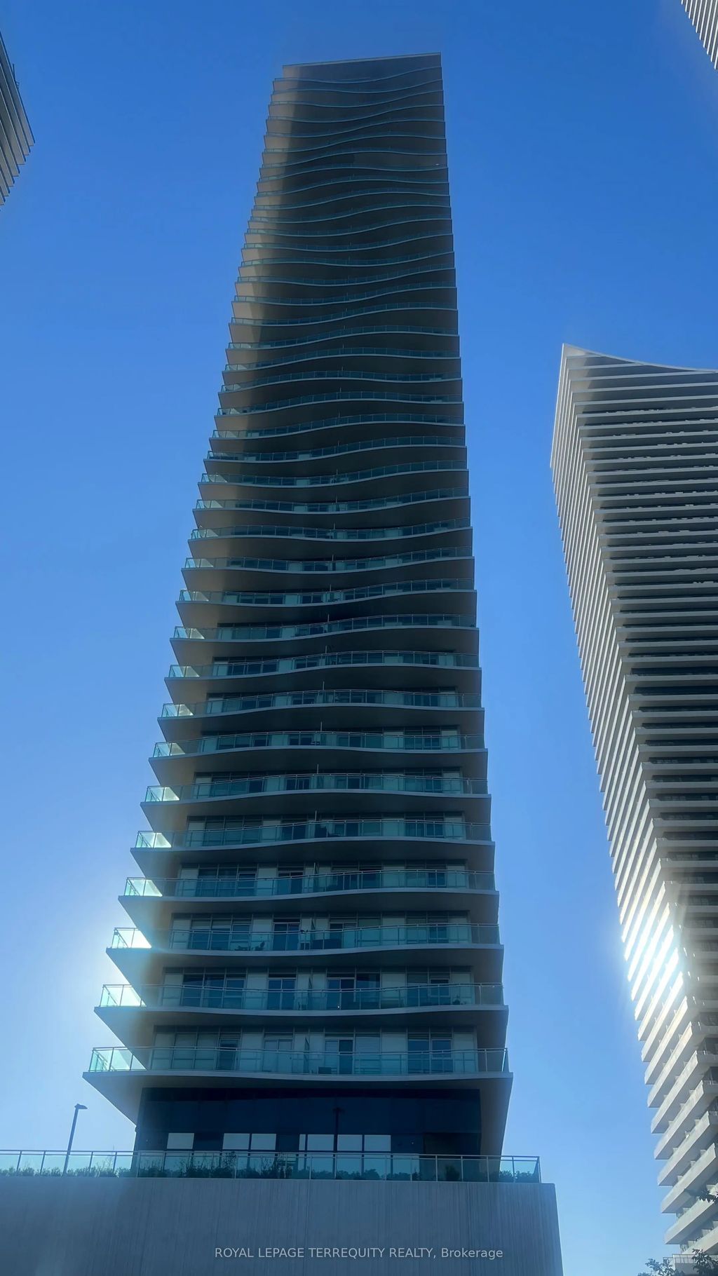 33 Shore Breeze Drive 1303, Toronto W06