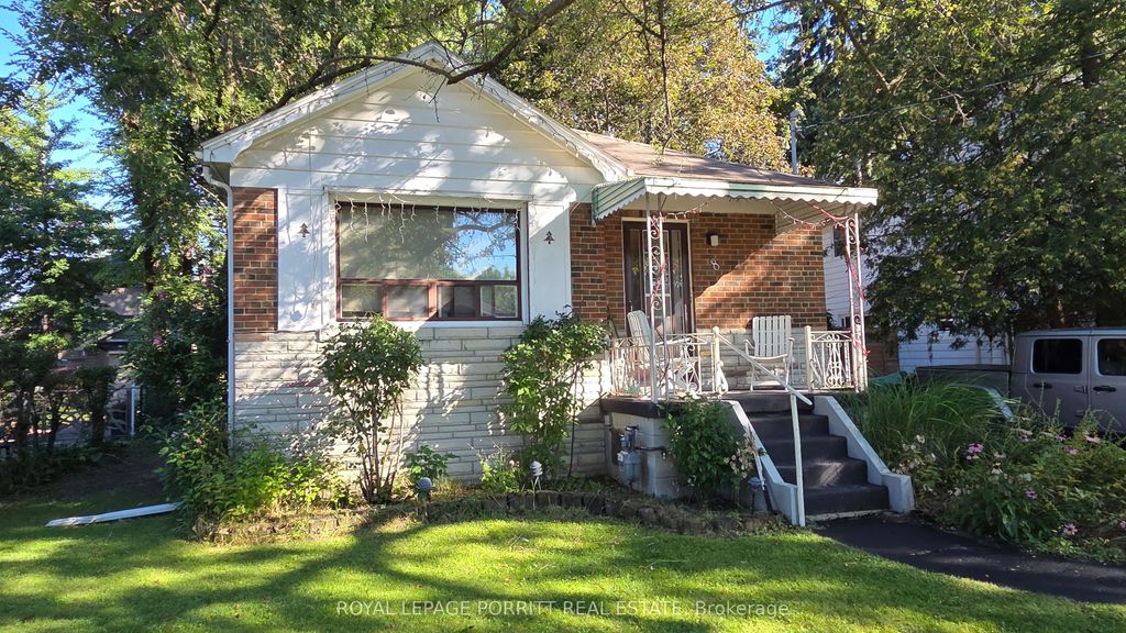 8 Meaford Avenue Lower, Toronto W06