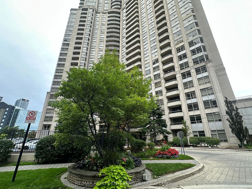 35 Kingsbridge Garden Circle W 711, Mississauga