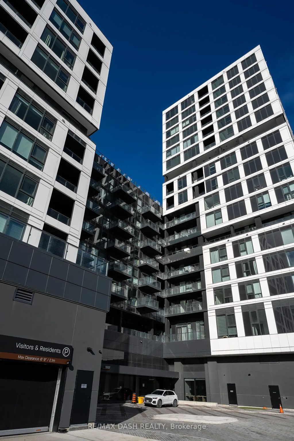 1007 The Queensway Avenue 1001, Toronto W08