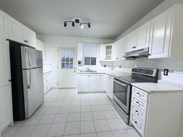 1111 Dufferin Street, Toronto W02