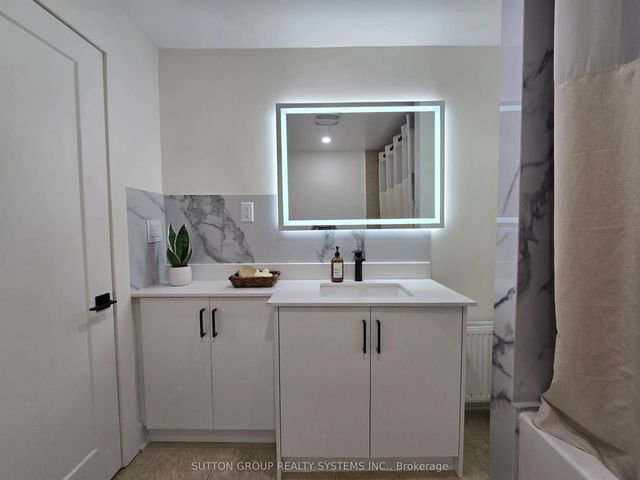 2886 Lake Shore Boulevard W 1, Toronto W06