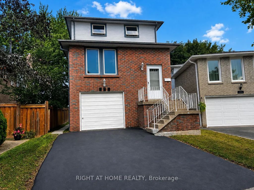 569 Hayward Crescent, Milton