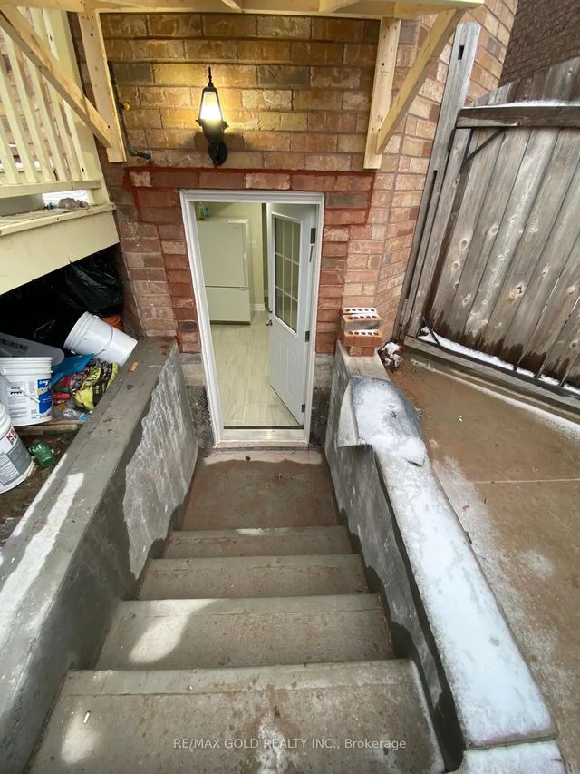 1664 Norris Circle Lower, Milton