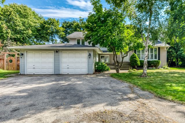 2096 Salvator Boulevard, Oakville