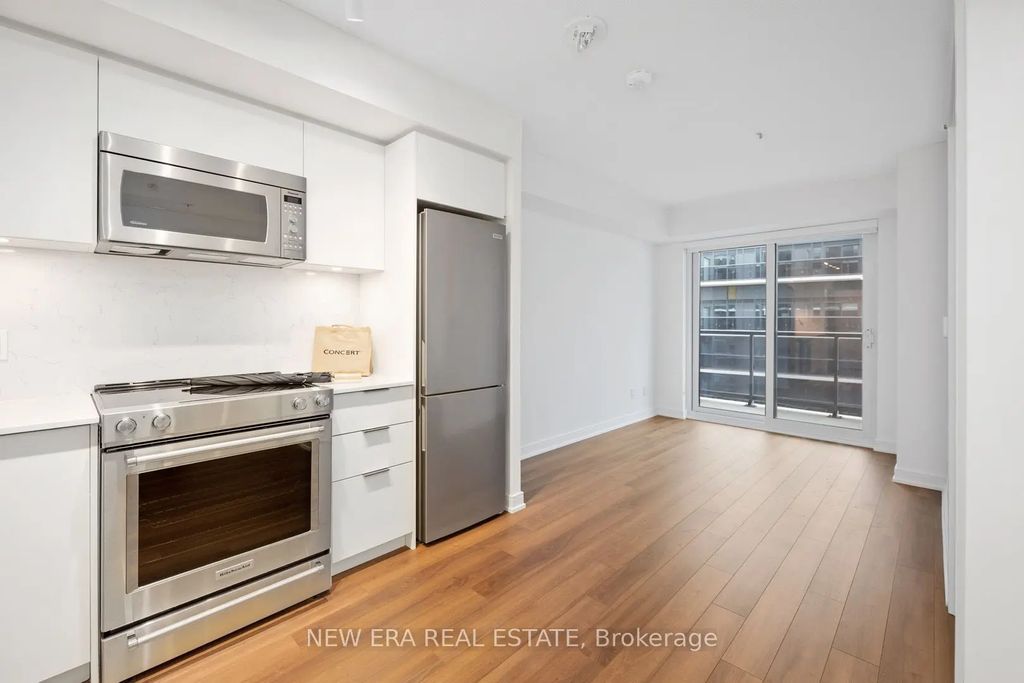 30 Samuel Wood Way 1907, Toronto W08