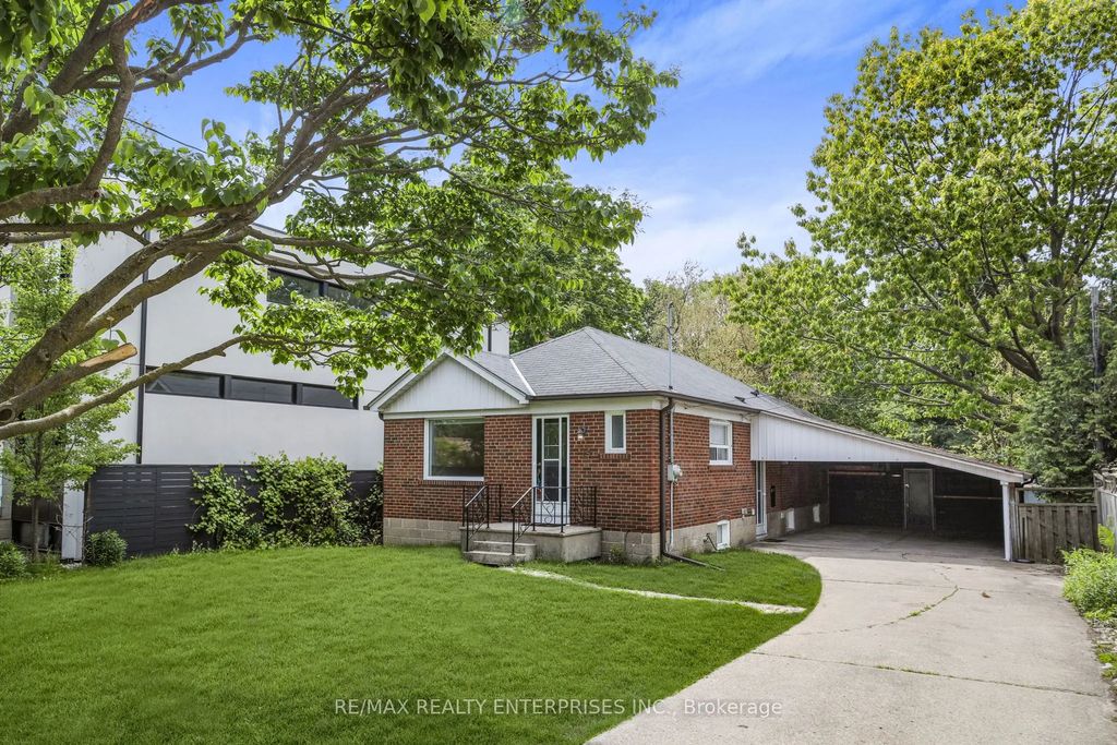 15 Delroy Drive, Toronto W07
