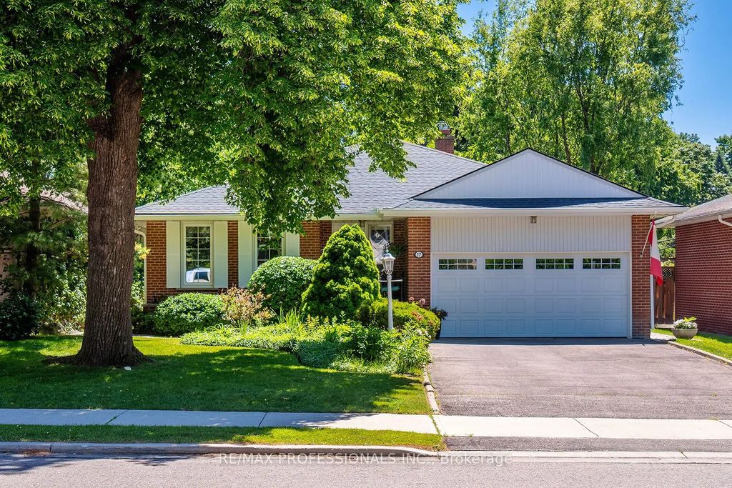 17 Clearside Place, Toronto W08