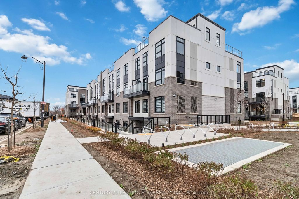 1569 Rose Way 128, Milton