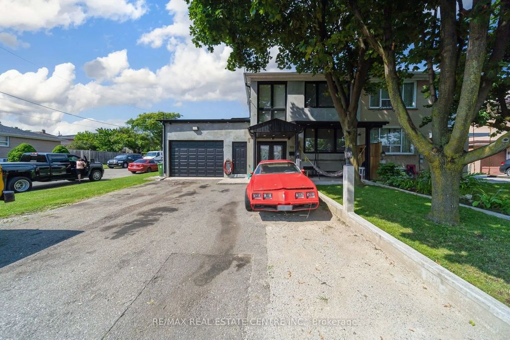 22 Neames Crescent, Toronto W05