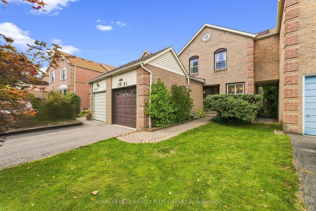 1221 Hedgestone Crescent, Oakville