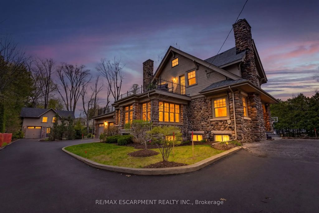 3083 Lakeshore Road, Burlington