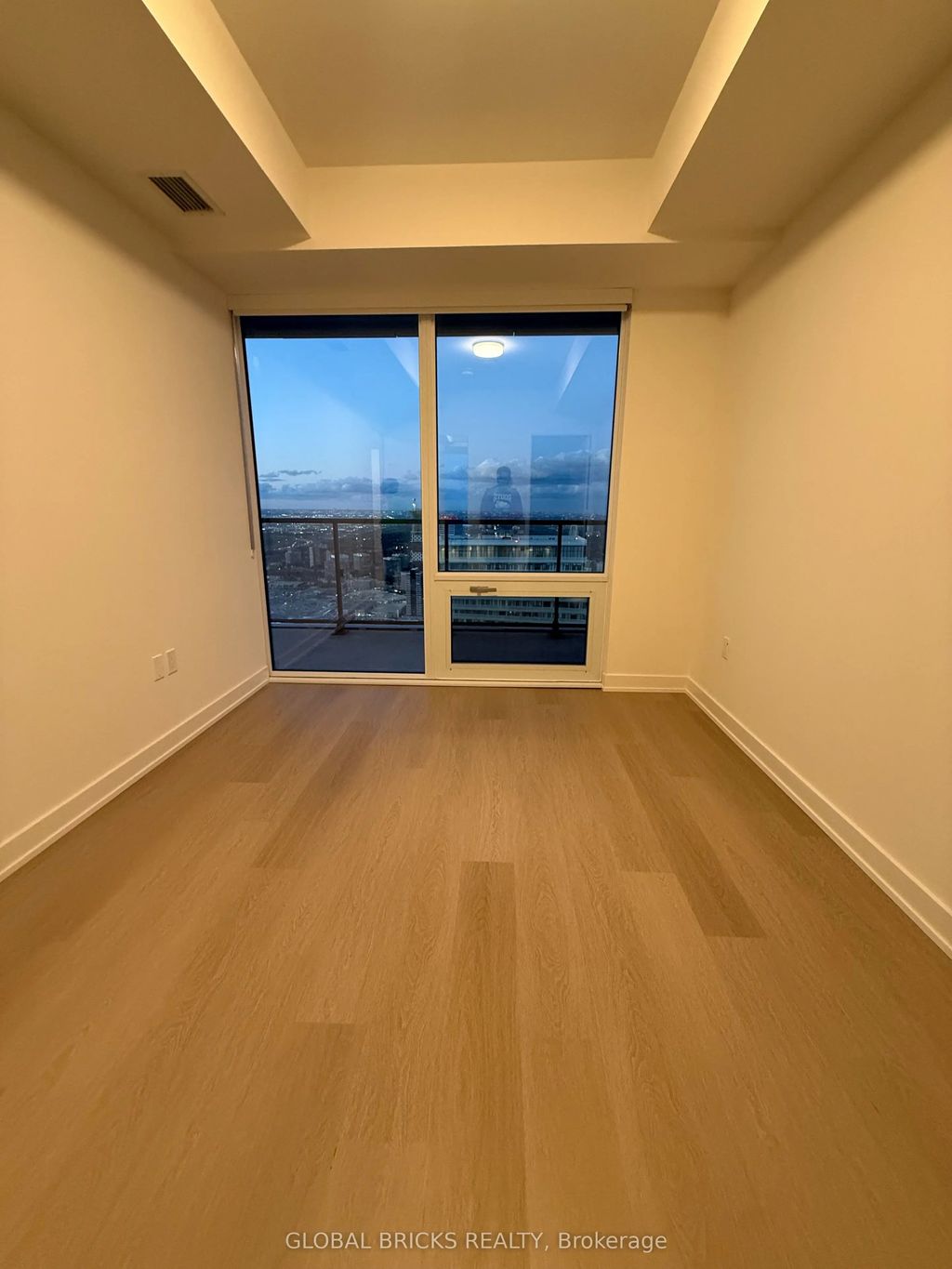 448 Burnhamthorpe Rd W N/a 6707, Mississauga