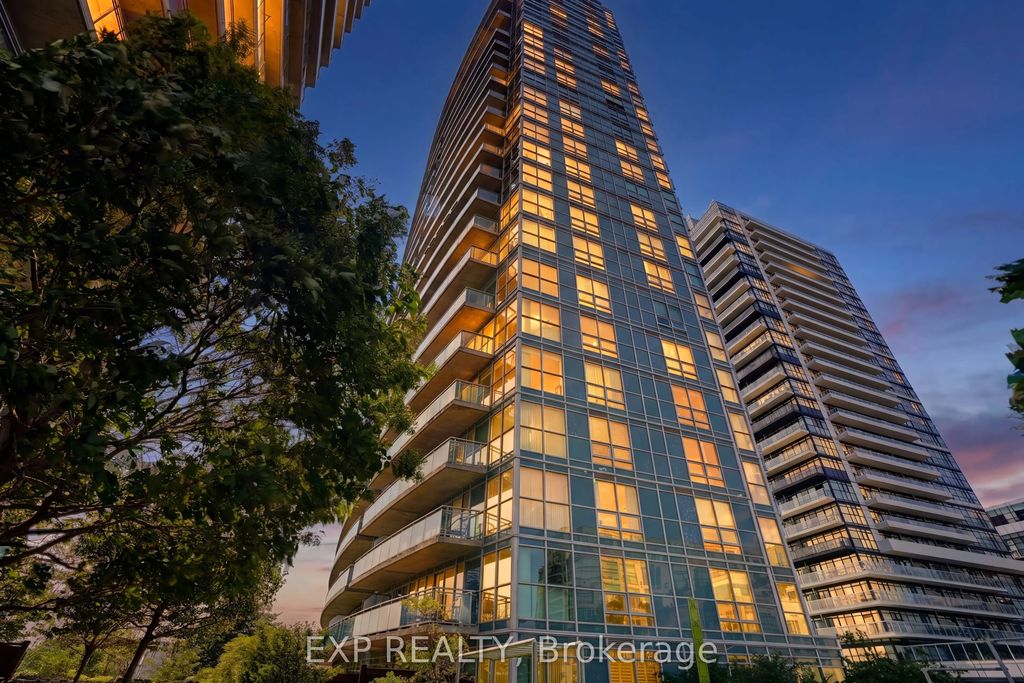 155 Legion Road N 813, Toronto W06