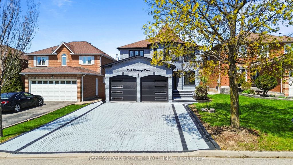 1521 Roseway Drive, Mississauga