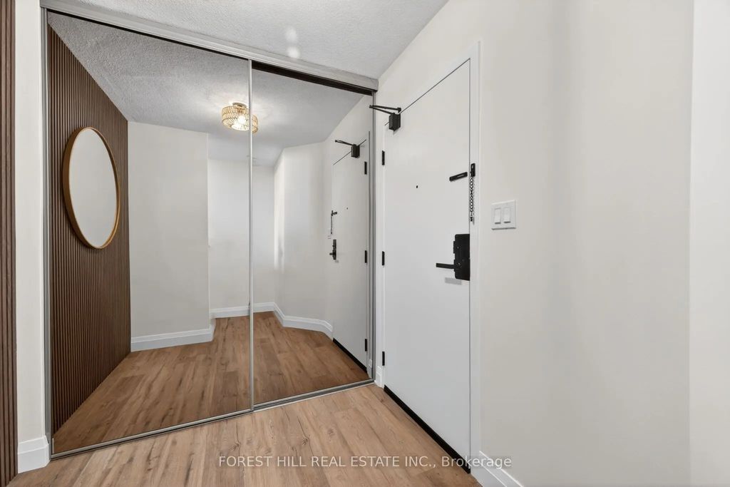 11 Wincott Drive 1211, Toronto W09
