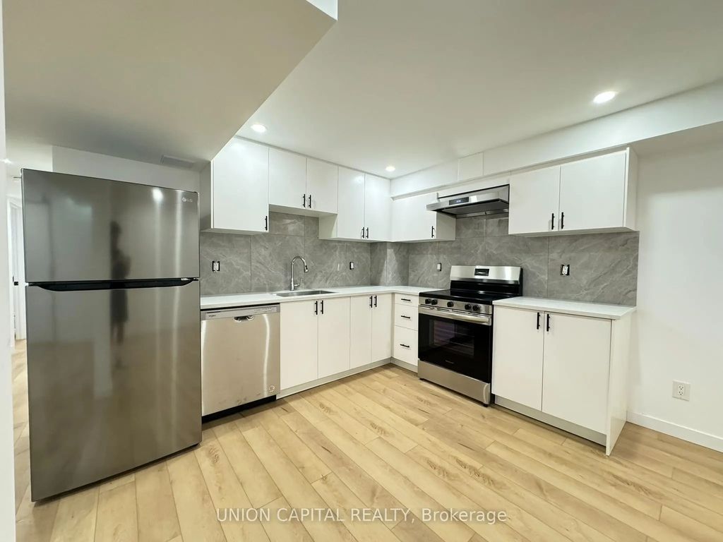 704 Courtney Valley Road Lower, Mississauga