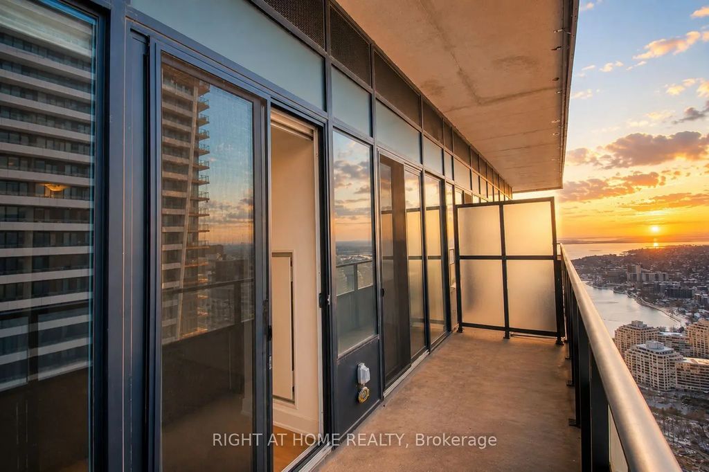 20 Shore Breeze Drive Lph02b, Toronto W06