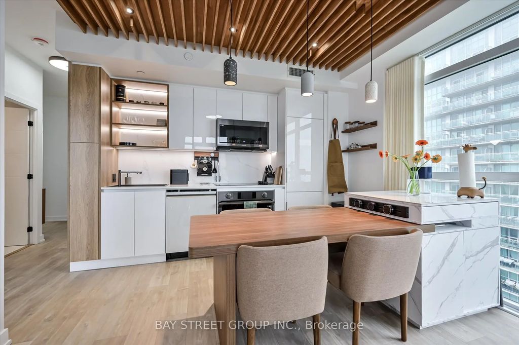 251 Manitoba Street 1604, Toronto W06