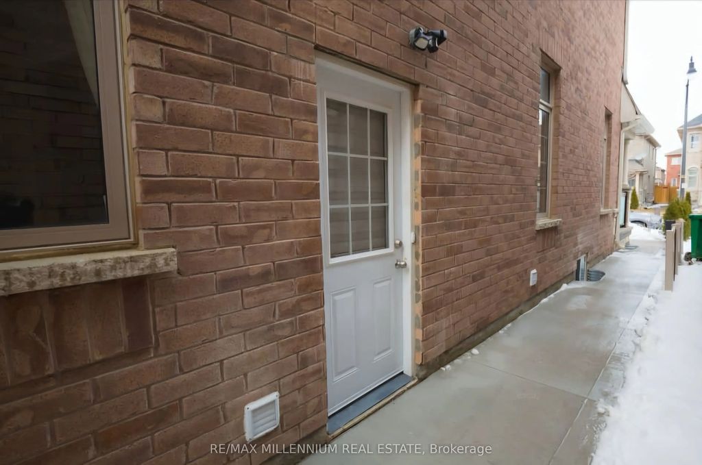 7 Lloyd Crescent Bsmt, Brampton