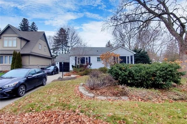 925 Kingsway Drive Basement, Burlington