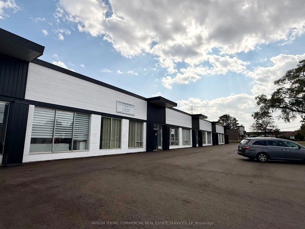 81 Brisbane Road 8, Toronto W05