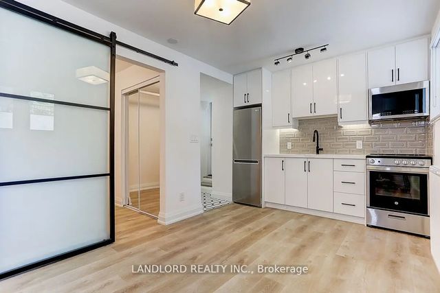 2520 Bloor Street W 23, Toronto W01