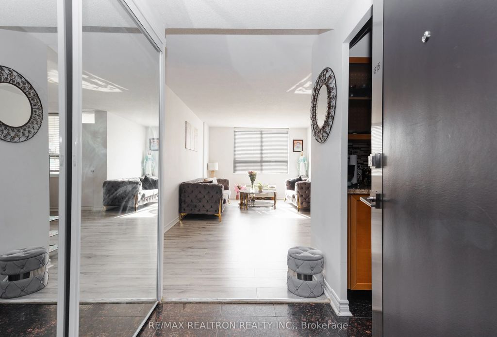 2825 Islington Avenue 815, Toronto W05