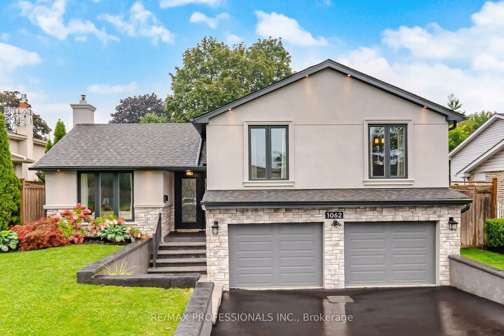 1062 Mississauga Valley Boulevard, Mississauga