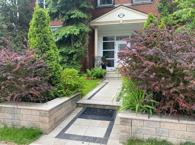 2675 Bloor Street W 12, Toronto W07