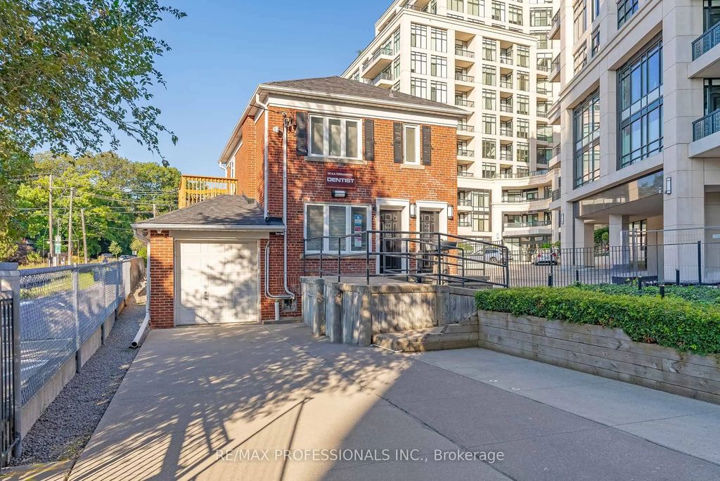 5b Old Mill Drive Lower, Toronto W02