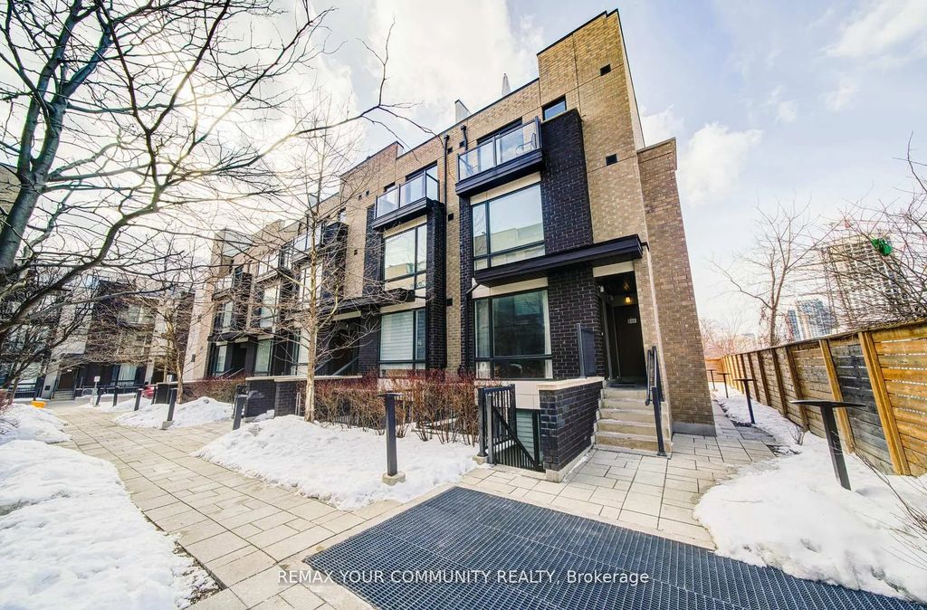 34 Fieldway Road 146, Toronto W08