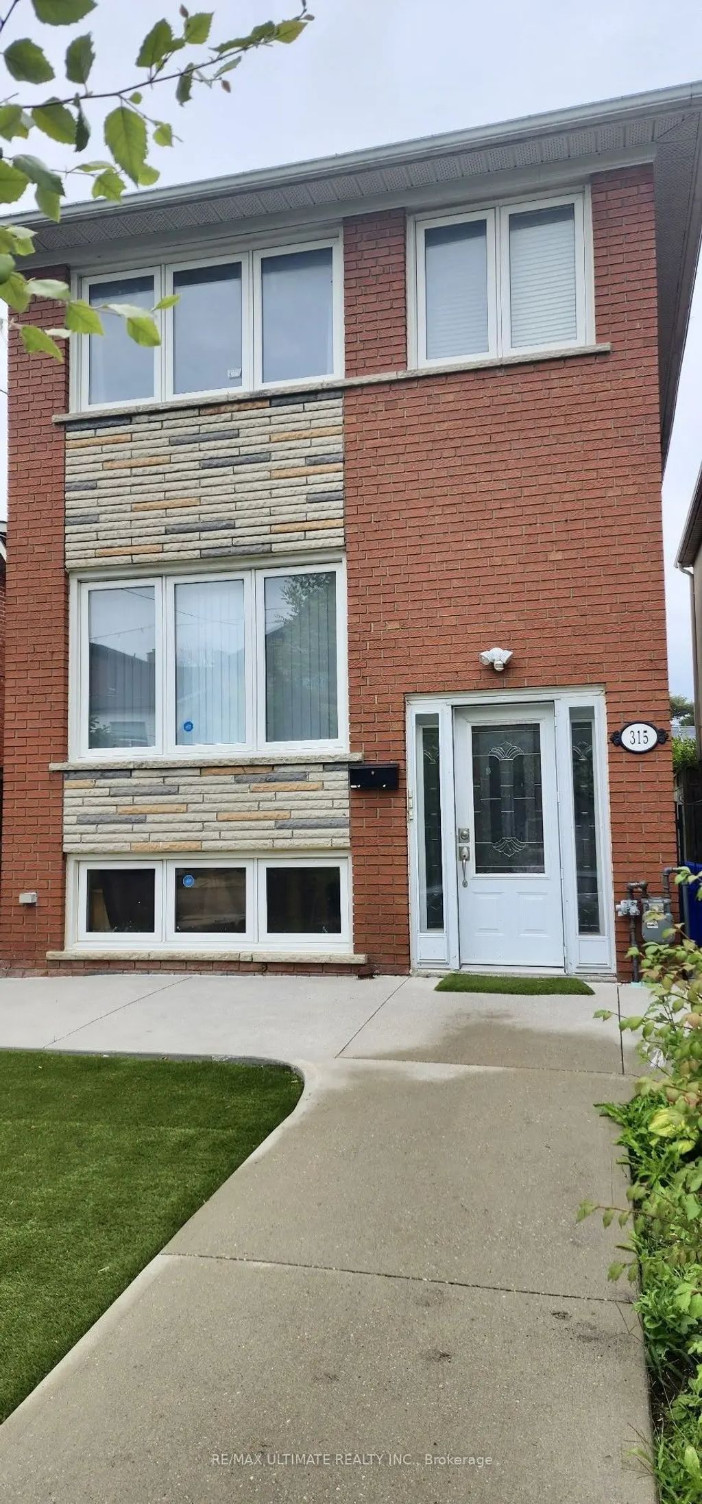 315 Harvie Avenue 2nd Floor, Toronto W03