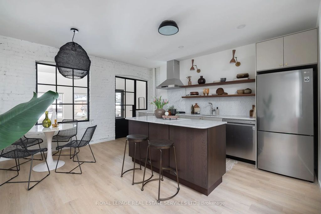 1752a St. Clair Avenue W, Toronto W03