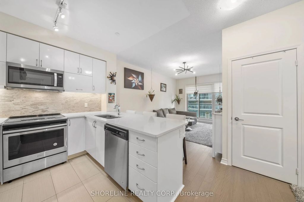 39 Annie Craig Drive 1502, Toronto W06