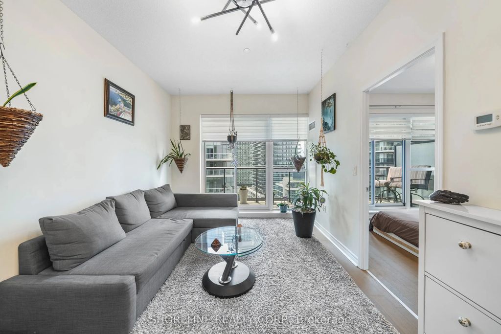 39 Annie Craig Drive 1502, Toronto W06