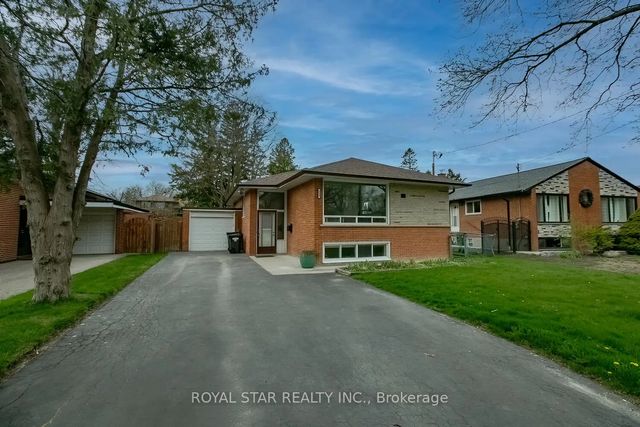 114 Wincott Drive Upper, Toronto W09