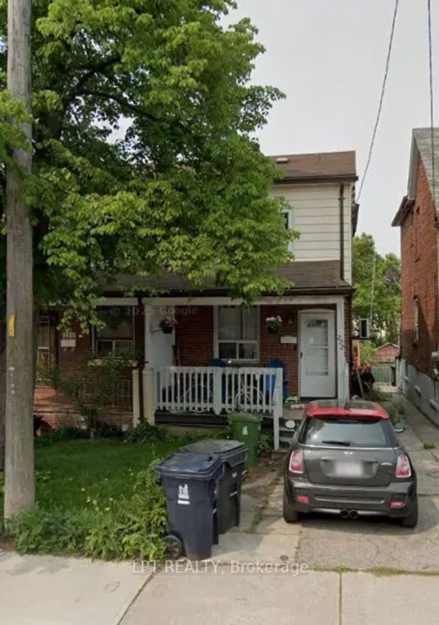 222 Blackthorn Avenue, Toronto W03