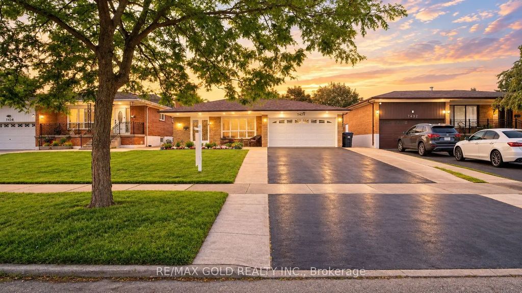 7428 Pickfair Drive, Mississauga