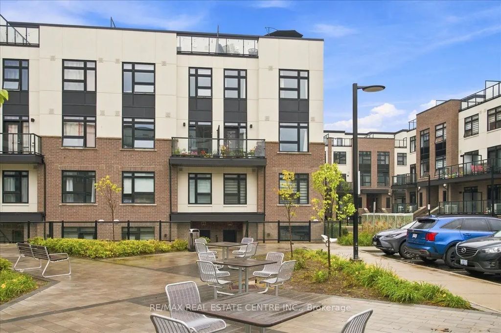1597 Rose Way 103, Milton