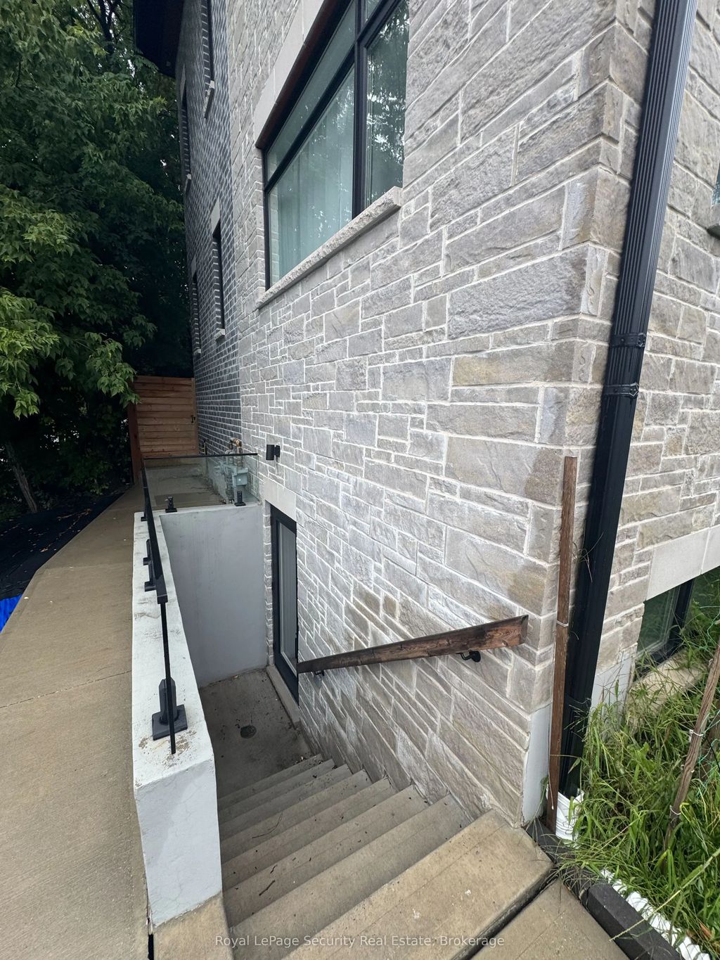 196 Strathnairn Avenue Lower #1, Toronto W04