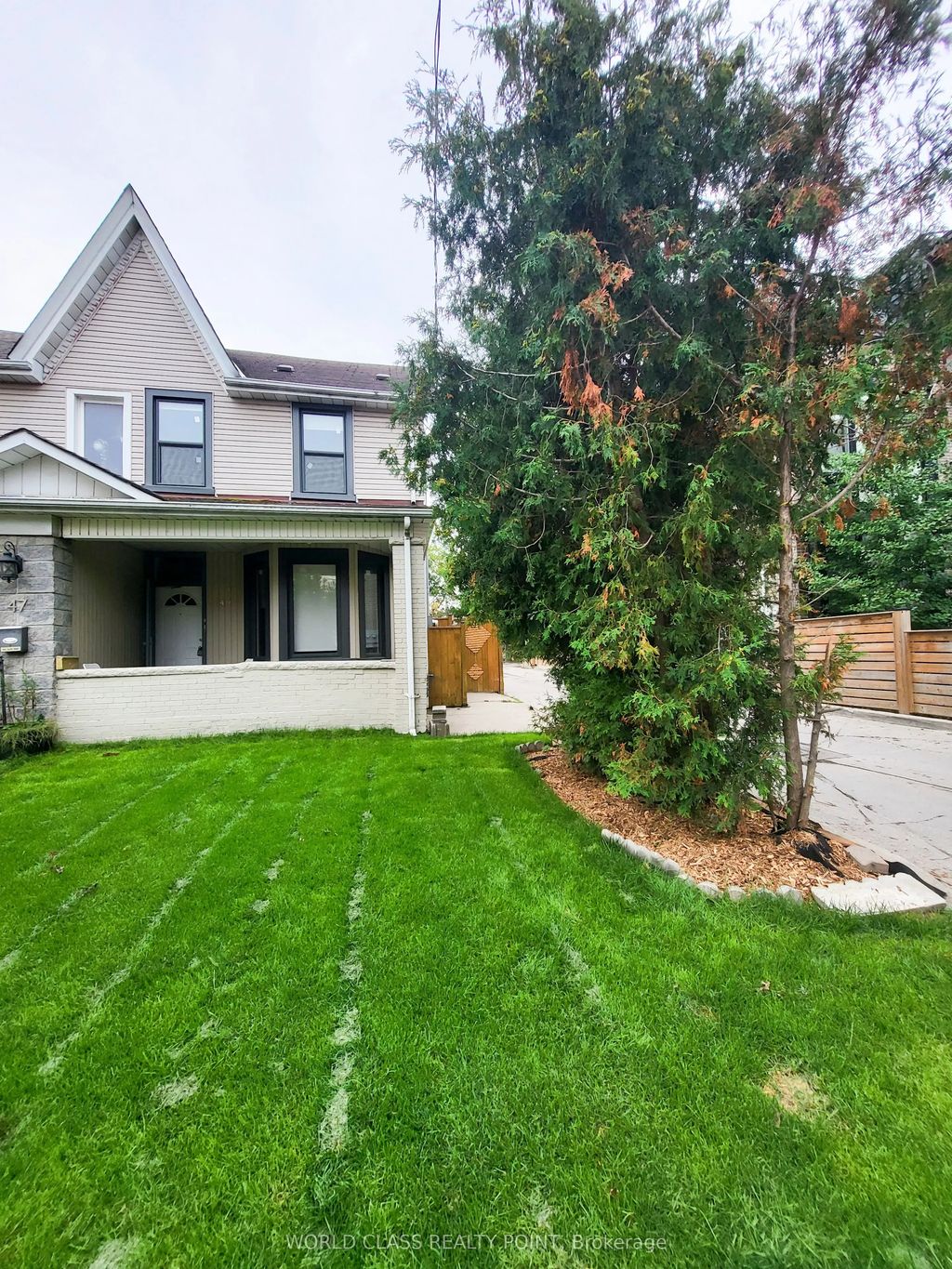 49 Vine Avenue Main, Toronto W02