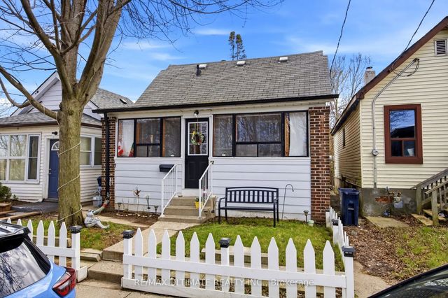82 Beechwood Avenue, Toronto W03