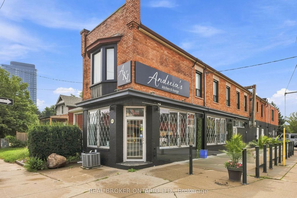 1438a Dufferin Street, Toronto W02