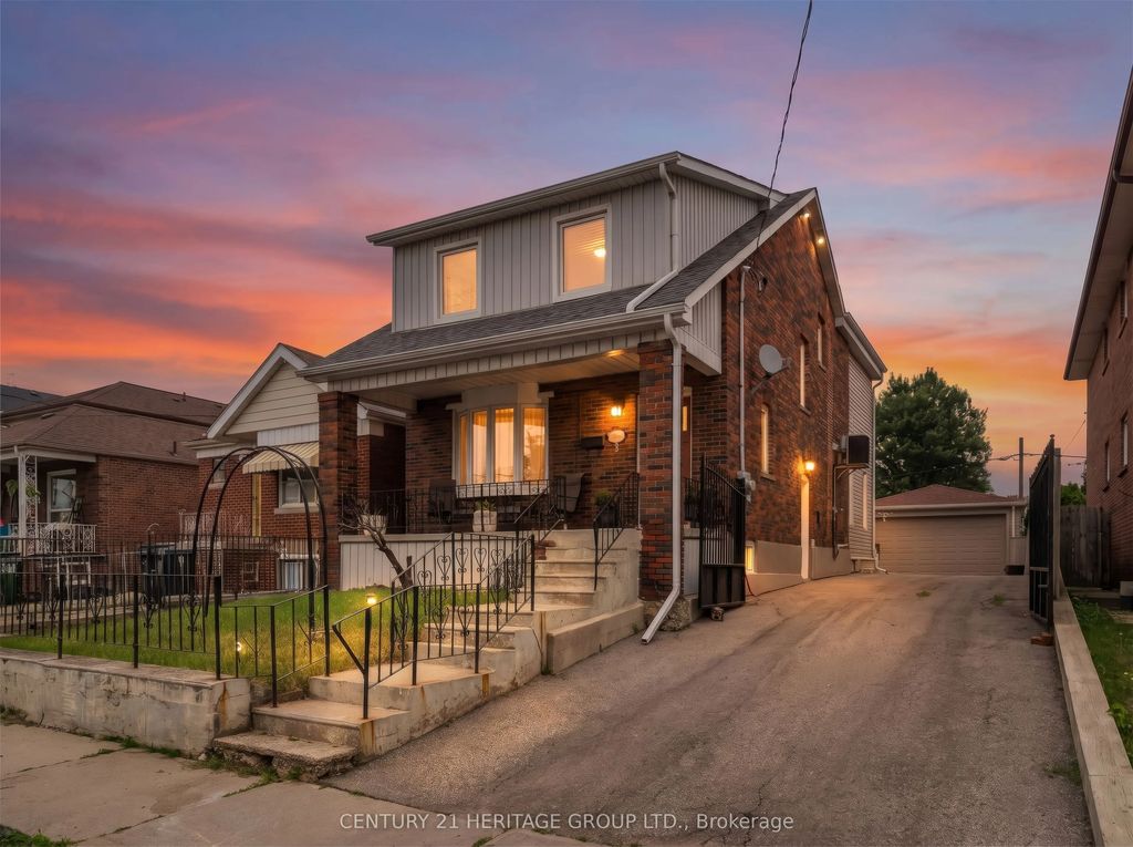 33 Sanderstead Avenue, Toronto W04