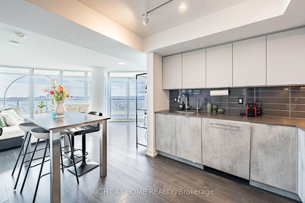 30 Gibbs Road 1309, Toronto W08