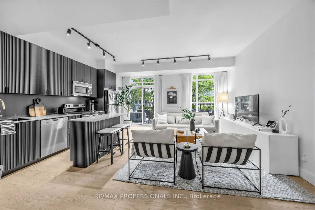 155 Legion Road N 402, Toronto W06