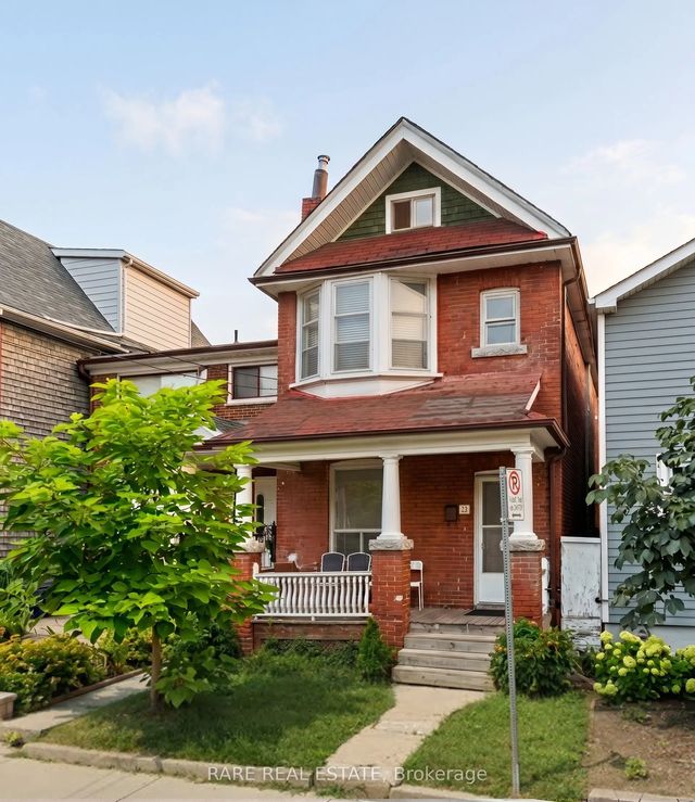 32 Garnet Avenue Upper, Toronto W02
